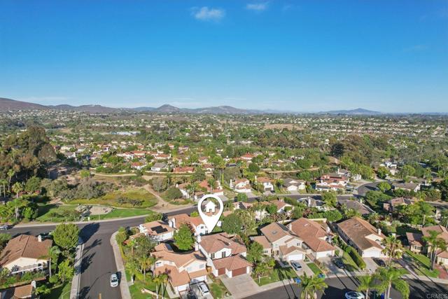 2933 Via Emerado, Carlsbad CA: https://media.crmls.org/mediaz/a2eccb57-1a8c-49b5-aff7-45fe1e8112ad.jpg