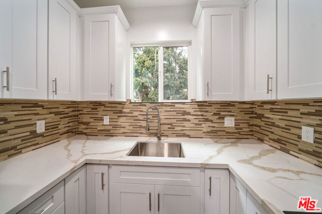 1267 Vin Scully Avenue, Los Angeles CA: https://media.crmls.org/mediaz/a2ed833c-8e91-40f9-870c-de393f8ca939.jpg