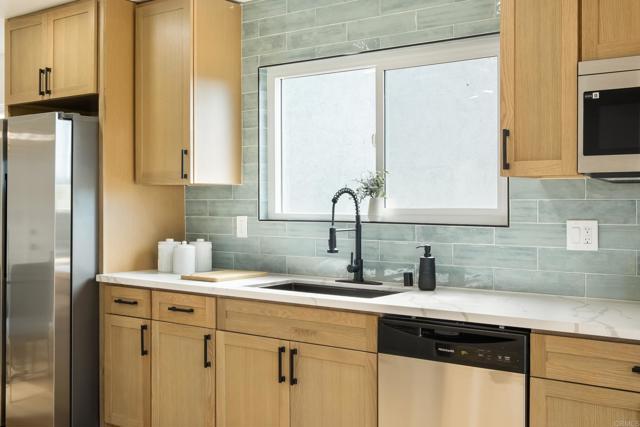 Detail Gallery Image 4 of 44 For 552 Felicita Ave, Spring Valley,  CA 91977 - 5 Beds | 3 Baths