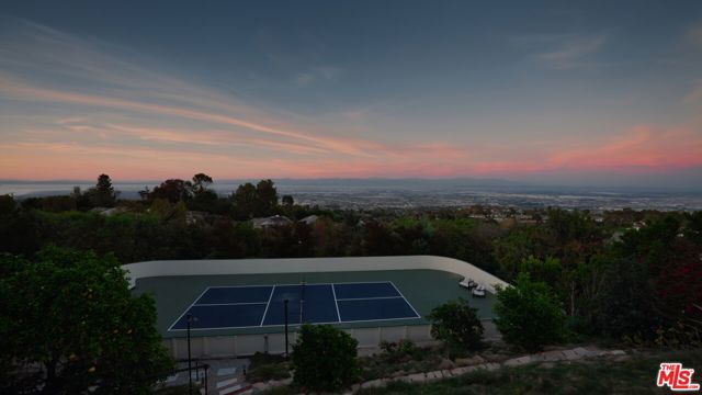 4 Buckboard Lane, Rolling Hills CA: https://media.crmls.org/mediaz/a2ee6b50-f981-40ce-b53d-7cd4bb5007f4.jpg