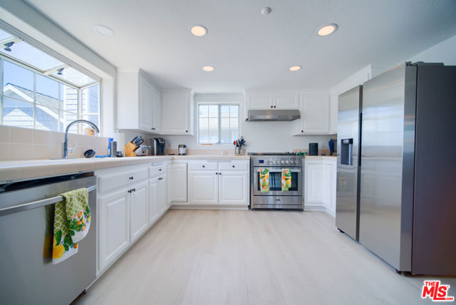 308 13th Street, Seal Beach CA: https://media.crmls.org/mediaz/a2ee8a60-94b4-4da9-983e-c53ed2f8c102.jpg