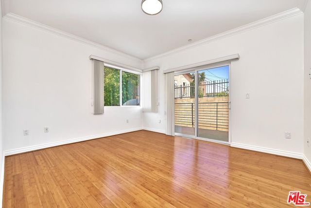 3061 W 12th Place, Los Angeles CA: https://media.crmls.org/mediaz/a2eec022-9ad3-4e4e-9c80-b4632c89c368.jpg