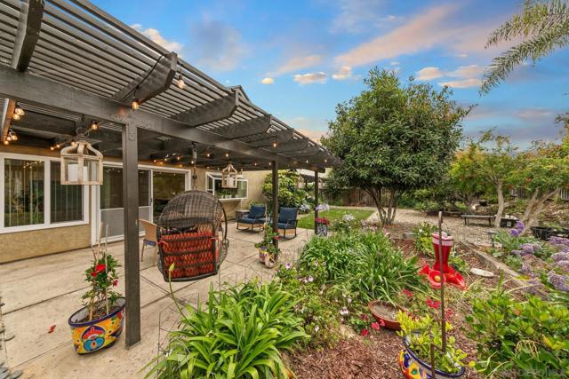 1554 Traveld Way, Encinitas CA: https://media.crmls.org/mediaz/a2eedb35-0b7c-42db-ae8d-14f0a8fba2d2.jpg