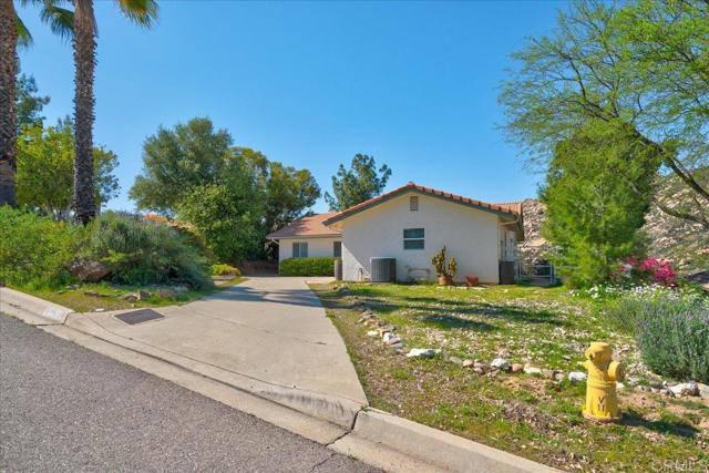 15720 Zeigler Court, Ramona CA: https://media.crmls.org/mediaz/a2ef0ade-4991-4dbd-b6f3-a7c1ab71984d.jpg