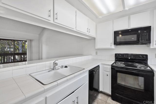 Detail Gallery Image 4 of 11 For 8350 via Sonoma #F,  La Jolla,  CA 92037 - 1 Beds | 1 Baths
