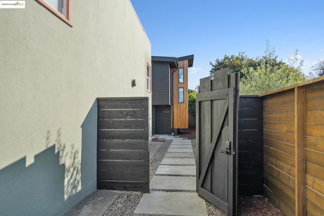 1516 Blake St, Berkeley CA: https://media.crmls.org/mediaz/a2ef7ed5-a4da-4d88-ba0e-c4815d7baaca.jpg