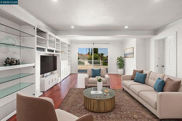 3698 De Rosa Ct, Concord CA: https://media.crmls.org/mediaz/a2ef7f99-92b5-463a-831f-864fcbac5267.jpg
