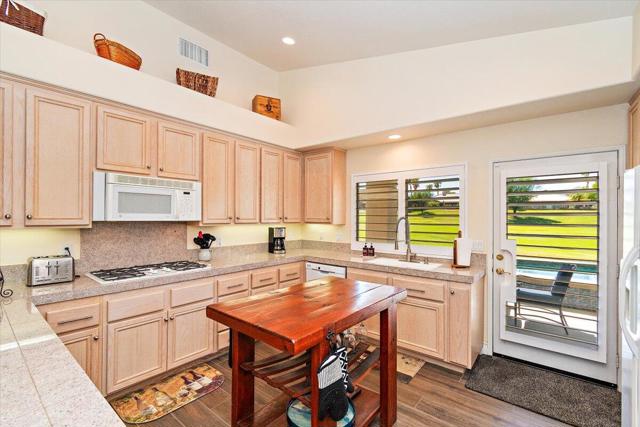 Image 9 of 39 For 45703 Spyglass Hill Street