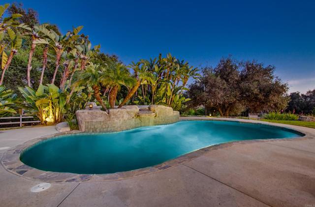 Detail Gallery Image 34 of 54 For 2092 Tudor Ln, Fallbrook,  CA 92028 - 4 Beds | 3/1 Baths