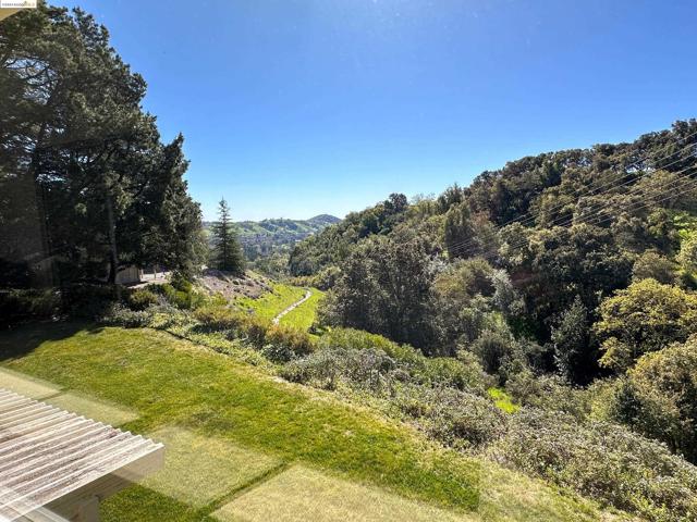 1910 Skycrest Dr, Walnut Creek CA: https://media.crmls.org/mediaz/a2f0f7a2-0904-481e-97b6-734d175a156e.jpg