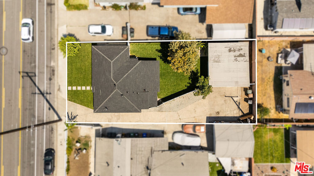 https://media.crmls.org/mediaz/a2f16c3b-69f1-4466-a5b4-9a523597675c.jpg?preset=X-Large