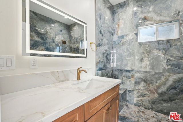 247 S Benton Way, Los Angeles CA: https://media.crmls.org/mediaz/a2f17ad3-6875-4320-b119-c7a7d724bfbd.jpg