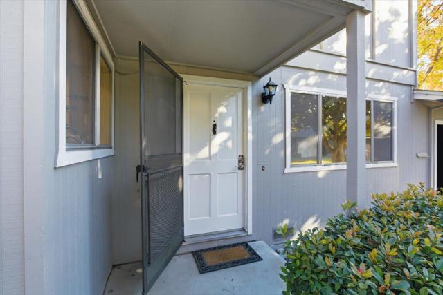 1542 Canna Court, Mountain View CA: https://media.crmls.org/mediaz/a2f1cd12-b37d-4045-9ef6-0f6221c853a3.jpg