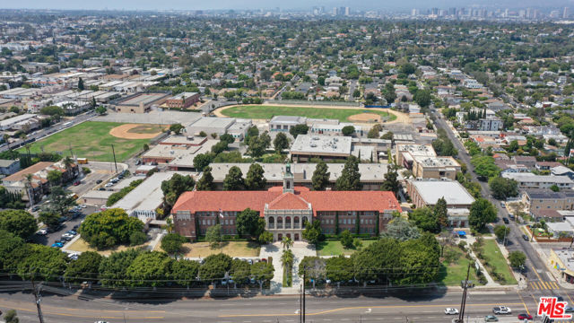 2807 S Bedford Street, Los Angeles CA: https://media.crmls.org/mediaz/a2f1ec5c-23b2-4acf-89e1-4bcd7535460e.jpg