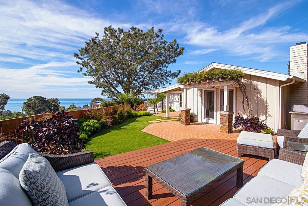 573 Amphitheatre Dr
