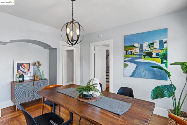1547 68Th Ave, Oakland CA: https://media.crmls.org/mediaz/a2f23cd4-9c80-4a6f-a404-0d7e5889bfab.jpg
