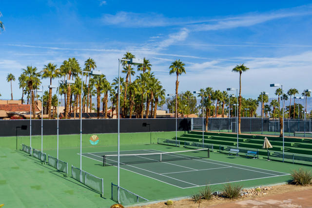 49120 Sunrose Lane, Palm Desert CA: https://media.crmls.org/mediaz/a2f24c1e-a389-47a7-96c7-9b77f87bda5f.jpg