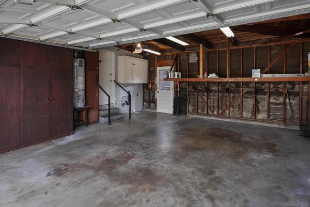 661 Balboa Avenue, Coronado CA: https://media.crmls.org/mediaz/a2f2b53e-54fd-4a8f-bff3-c31aff464035.jpg