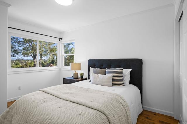 213 Via Palacio, Encinitas CA: https://media.crmls.org/mediaz/a2f2bf80-d189-490c-9348-9160b4095810.jpg