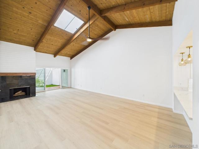 670 Bel Air Dr W, Vista CA: https://media.crmls.org/mediaz/a2f35f39-9fc7-4ca8-9cb0-45c9891107ef.jpg
