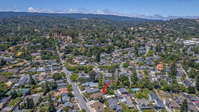 2618 Brewster Avenue, Redwood City CA: https://media.crmls.org/mediaz/a2f3cf58-b44d-466d-8b22-1d224a342792.jpg