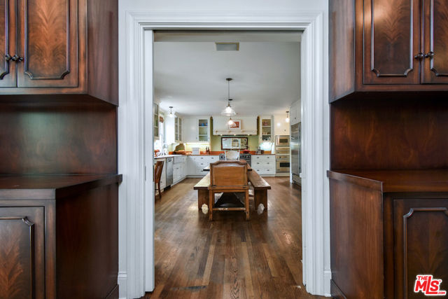 4444 Libbit Avenue, Encino CA: https://media.crmls.org/mediaz/a2f43e79-3e88-44fb-abe7-c0e5e7853d99.jpg