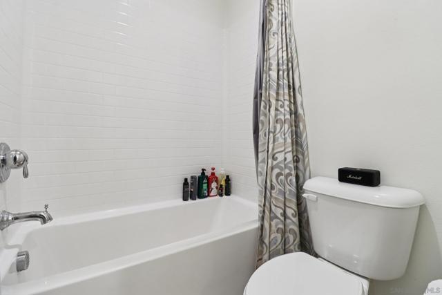 511 Surfbird Ln, Imperial Beach CA: https://media.crmls.org/mediaz/a2f455bf-01d0-4139-ab18-e292759fd992.jpg