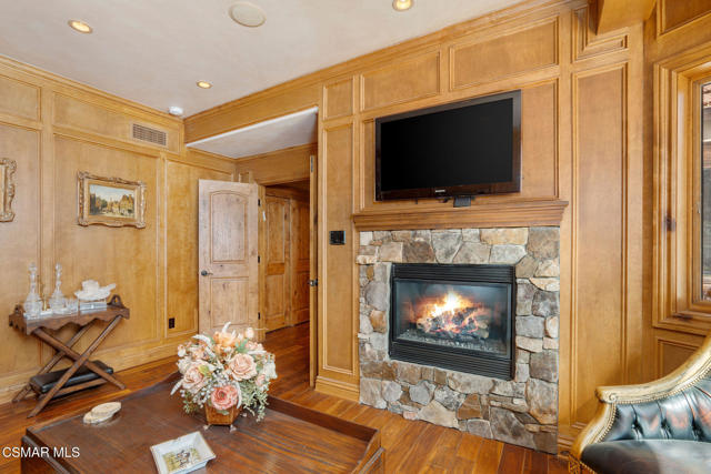 32310 Hummingbird Court, Running Springs CA: https://media.crmls.org/mediaz/a2f46be4-92de-4070-92e5-87a9dda6c797.jpg