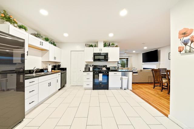 Detail Gallery Image 13 of 45 For 965 Rosecrans Street, San Diego,  CA 92106 - 4 Beds | 2/3 Baths