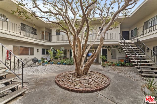 530 Evergreen Street, Inglewood CA: https://media.crmls.org/mediaz/a2f53527-4c88-43a6-8fa1-34b97c265c8a.jpg