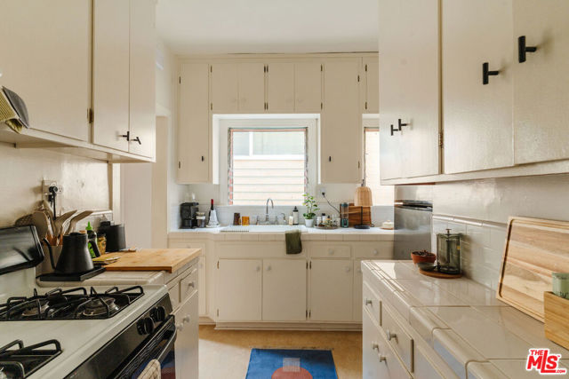 4426 Price Street, Los Angeles CA: https://media.crmls.org/mediaz/a2f55f7d-9b99-42e9-bb2f-87bb0cb2391b.jpg