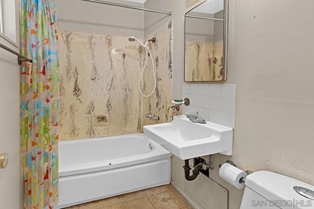 926 Taft Ave, El Cajon, California 92020, 3 Bedrooms Bedrooms, ,2 BathroomsBathrooms,Single Family Residence,For Sale,Taft Ave,250032529SD