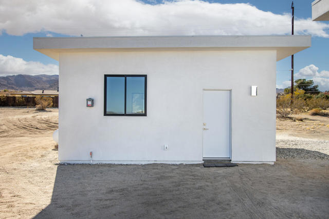 66050 Cottonwood Drive, Joshua Tree CA: https://media.crmls.org/mediaz/a2f6502a-ee5a-4d7c-80f9-99d456c1b6d8.jpg