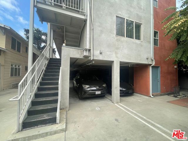 1186 W 36th Street, Los Angeles CA: https://media.crmls.org/mediaz/a2f7fe46-97c1-49ce-abc0-32ef69b0651d.jpg