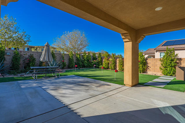 35425 Domani Drive, Palm Desert CA: https://media.crmls.org/mediaz/a2f82c34-7f63-4b22-829a-69f0617618f7.jpg