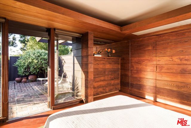 4260 Sea View Lane, Los Angeles CA: https://media.crmls.org/mediaz/a2f89dec-84e6-4a21-9a96-74a8edfe226f.jpg
