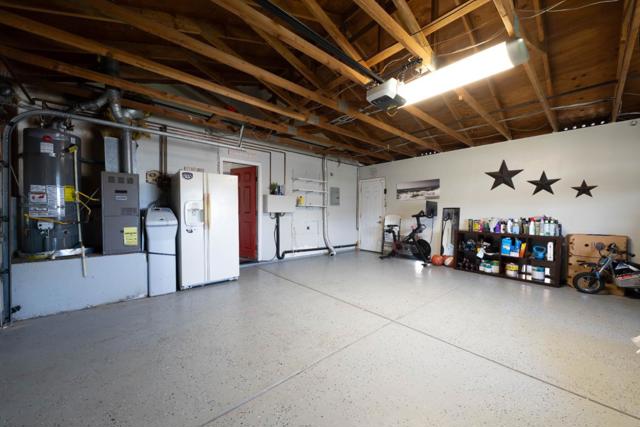 890 Sloat Drive, Salinas CA: https://media.crmls.org/mediaz/a2f8b5e6-4e52-4167-998a-ff3fa2a476c9.jpg