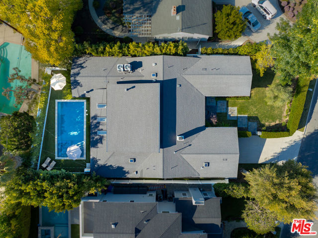 4961 Noeline Avenue, Encino CA: https://media.crmls.org/mediaz/a2f8d8bd-61d1-42ee-a70e-5a1fbd3cd2a9.jpg