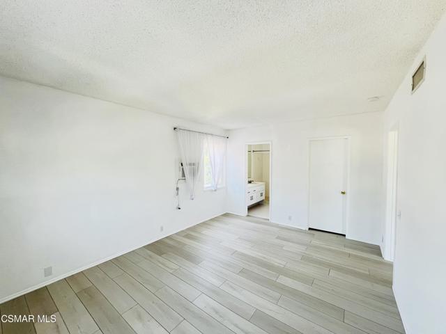 1574 Norwich Avenue, Thousand Oaks CA: https://media.crmls.org/mediaz/a2f8e37d-b21d-4f48-a90f-2cebb44d6976.jpg