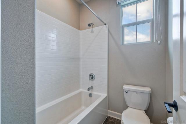 1097 Delpy View Point, Vista CA: https://media.crmls.org/mediaz/a2f8e5a7-354e-49fc-bb03-569e12cd4258.jpg