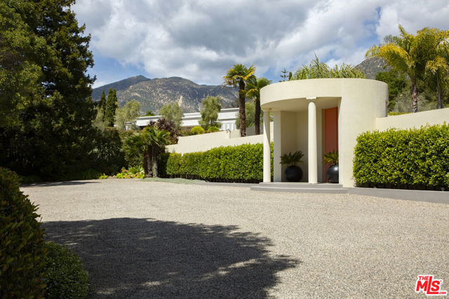 526 Crocker Sperry Drive, Montecito CA: https://media.crmls.org/mediaz/a2f91bee-70a1-4105-9058-e577c1883ea5.jpg