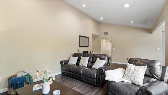 271 E Rienstra Street, Chula Vista CA: https://media.crmls.org/mediaz/a2f957ad-31ef-4cfd-bd87-6923458e913b.jpg