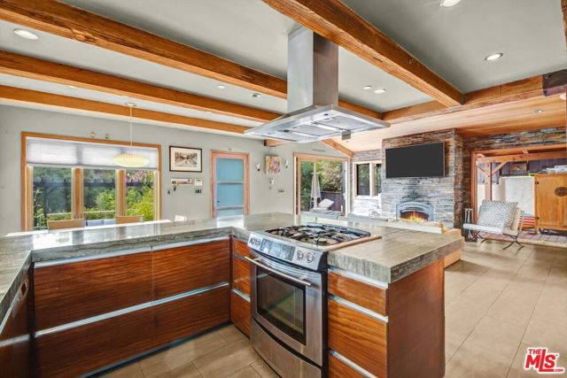 1421 Fernwood Pacific Drive photo 7