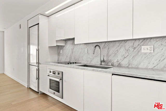 1050 S Grand Avenue, Los Angeles CA: https://media.crmls.org/mediaz/a2faced7-d304-4c49-aaca-c2b54371a929.jpg