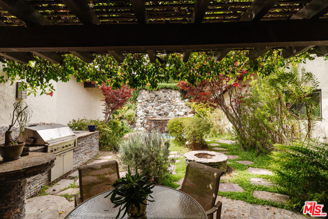 2208 Westridge Road, Los Angeles CA: https://media.crmls.org/mediaz/a2fad1fc-50d1-41c0-8d99-c53f753cb798.jpg
