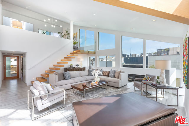 18 Union Jack Street, Marina del Rey CA: https://media.crmls.org/mediaz/a2fb2a77-e1b8-4b08-af16-ca9776d96a5b.jpg