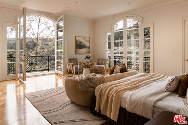 10509 Vestone Way, Los Angeles CA: https://media.crmls.org/mediaz/a2fbcb3f-26f4-4e77-ab46-ff99203a6886.jpg