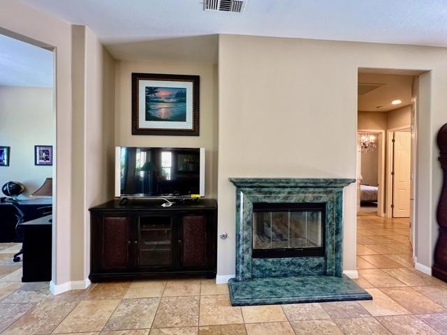 81562 Camino Los Milagros, Indio CA: https://media.crmls.org/mediaz/a2fbf0fd-f05c-48df-a667-357063a0374d.jpg