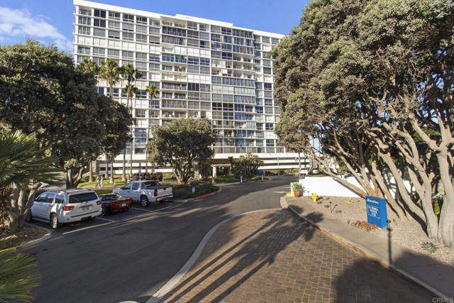 1710 Avenida del Mundo, Coronado CA: https://media.crmls.org/mediaz/a2fc4c1f-dea2-40bb-a8a7-ba8ea0075723.jpg