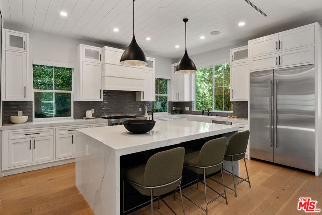 18057 Valley Vista Boulevard, Encino CA: https://media.crmls.org/mediaz/a2fc5a05-d070-40d6-90b4-ce57d5cbb3b9.jpg